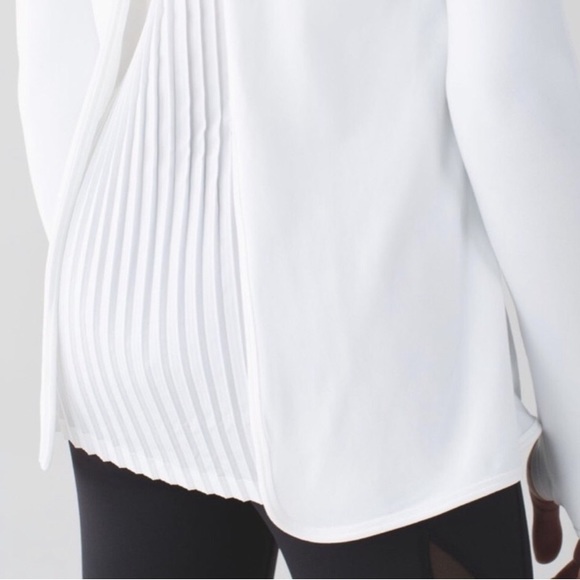 15.5”PTP SIZE 4 or SMALL LULULEMON MAKING MOVES PLEATED LONG SLEEVE WHITE TOP - Picture 13 of 16